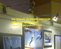 Lampu Sorot Backdrop Backwall Pameran Lukisan dan Photo